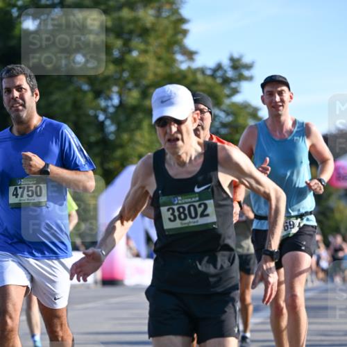 07.09.2025 - BARMER Alsterlauf Dr. Thomas Lammeyer http://msf.ph/oto/8709362 07.09.2025 09:33:25 Laufen 4750, 3802, 697 meine-sportfotos.de