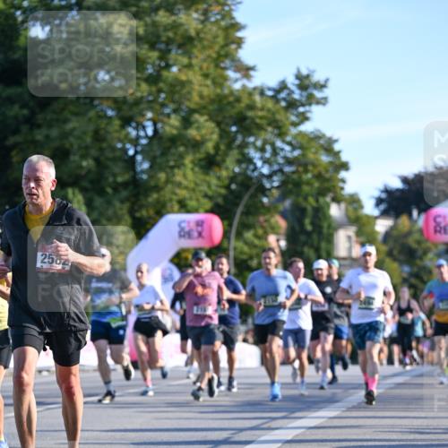 07.09.2025 - BARMER Alsterlauf Dr. Thomas Lammeyer http://msf.ph/oto/8709376 07.09.2025 09:33:29 Laufen 2582 meine-sportfotos.de