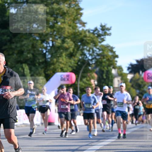 07.09.2025 - BARMER Alsterlauf Dr. Thomas Lammeyer http://msf.ph/oto/8709378 07.09.2025 09:33:29 Laufen 2585 meine-sportfotos.de
