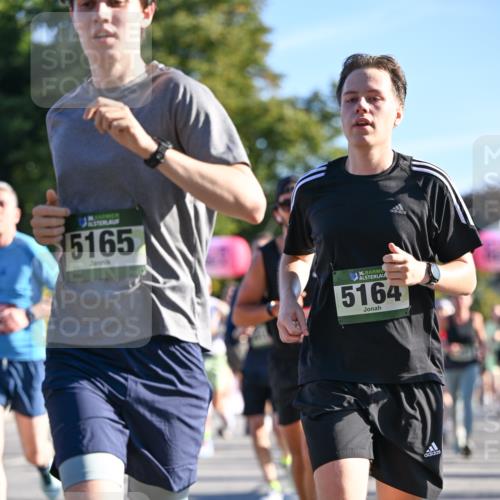 07.09.2025 - BARMER Alsterlauf Dr. Thomas Lammeyer http://msf.ph/oto/8709592 07.09.2025 09:34:06 Laufen 5165, 36, 5164 meine-sportfotos.de