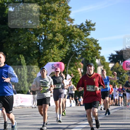 07.09.2025 - BARMER Alsterlauf Dr. Thomas Lammeyer http://msf.ph/oto/8709761 07.09.2025 09:34:35 Laufen 5802, 737, 6138, 22 meine-sportfotos.de