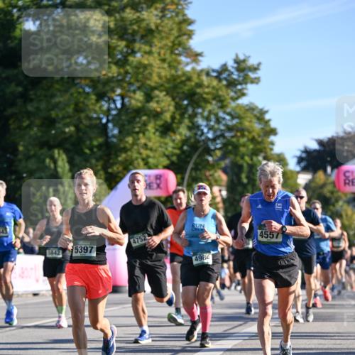 07.09.2025 - BARMER Alsterlauf Dr. Thomas Lammeyer http://msf.ph/oto/8710255 07.09.2025 09:36:01 Laufen 5842, 5397, 4752, 4984, 455 meine-sportfotos.de