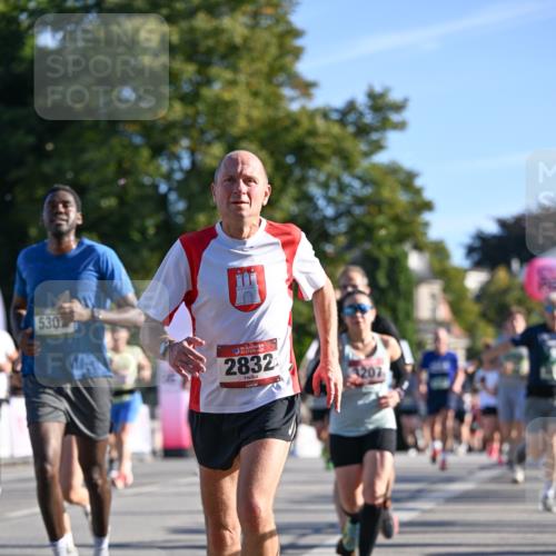 07.09.2025 - BARMER Alsterlauf Dr. Thomas Lammeyer http://msf.ph/oto/8710523 07.09.2025 09:36:47 Laufen 530, 36, 2832, 1207 meine-sportfotos.de