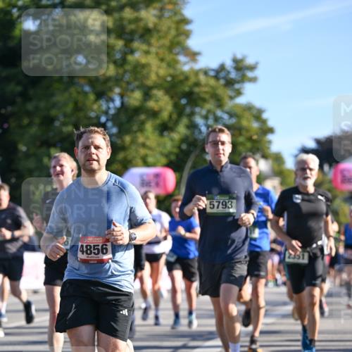07.09.2025 - BARMER Alsterlauf Dr. Thomas Lammeyer http://msf.ph/oto/8710657 07.09.2025 09:37:10 Laufen 4856, 5793, 2451 meine-sportfotos.de
