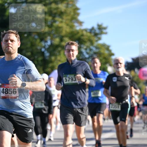 07.09.2025 - BARMER Alsterlauf Dr. Thomas Lammeyer http://msf.ph/oto/8710661 07.09.2025 09:37:10 Laufen 36, 4856, 5793, 2351 meine-sportfotos.de