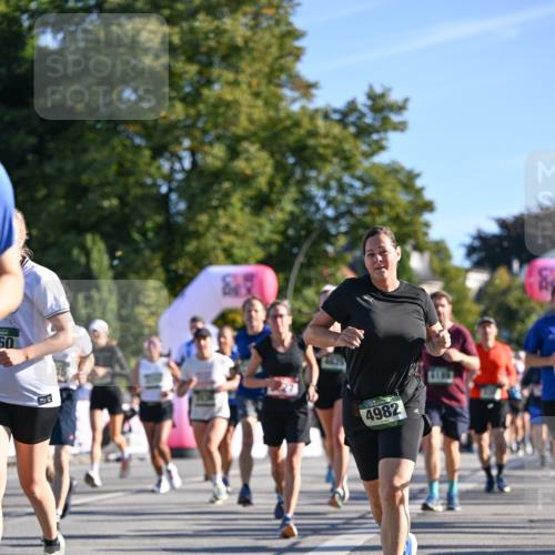 07.09.2025 - BARMER Alsterlauf Dr. Thomas Lammeyer http://msf.ph/oto/8711005 07.09.2025 09:38:06 Laufen 60, 4982 meine-sportfotos.de