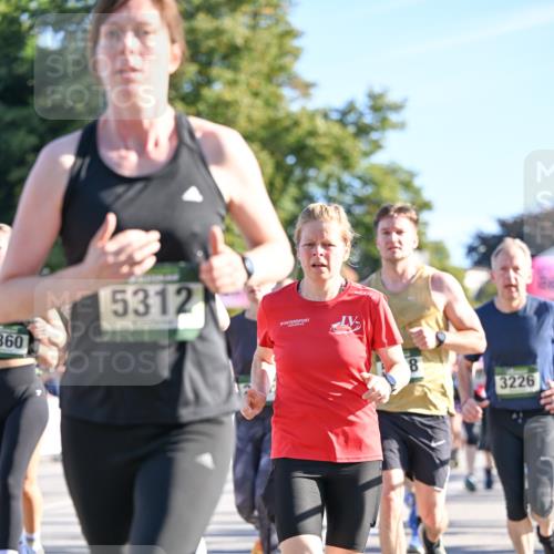 07.09.2025 - BARMER Alsterlauf Dr. Thomas Lammeyer http://msf.ph/oto/8711525 07.09.2025 09:39:32 Laufen 360, 5312, 3226 meine-sportfotos.de