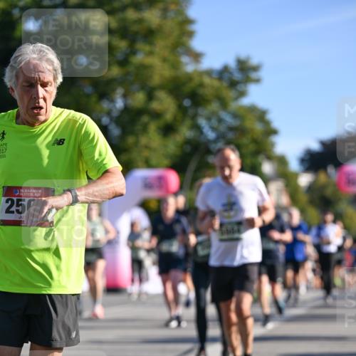 07.09.2025 - BARMER Alsterlauf Dr. Thomas Lammeyer http://msf.ph/oto/8711836 07.09.2025 09:40:25 Laufen 017, 10, 36, 2577, 54 meine-sportfotos.de