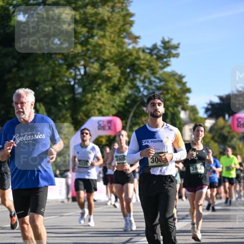 07.09.2025 - BARMER Alsterlauf Dr. Thomas Lammeyer http://msf.ph/oto/8711882 07.09.2025 09:40:32 Laufen 5225, 30, 3960 meine-sportfotos.de