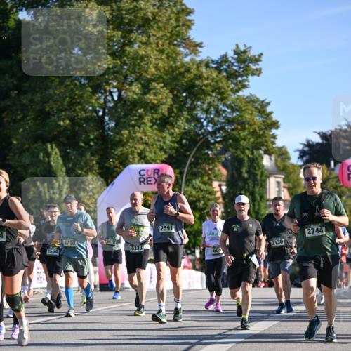 07.09.2025 - BARMER Alsterlauf Dr. Thomas Lammeyer http://msf.ph/oto/8712183 07.09.2025 09:41:23 Laufen 5554, 4710, 610, 5333, 2591, 2744, 606, 2130, 4 meine-sportfotos.de