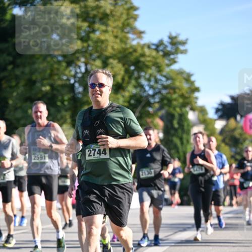 07.09.2025 - BARMER Alsterlauf Dr. Thomas Lammeyer http://msf.ph/oto/8712197 07.09.2025 09:41:26 Laufen 2591, 2744, 2130, 5478 meine-sportfotos.de