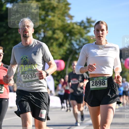 07.09.2025 - BARMER Alsterlauf Dr. Thomas Lammeyer http://msf.ph/oto/8712264 07.09.2025 09:41:37 Laufen 2, 36, 36, 5039, 136, 2898 meine-sportfotos.de