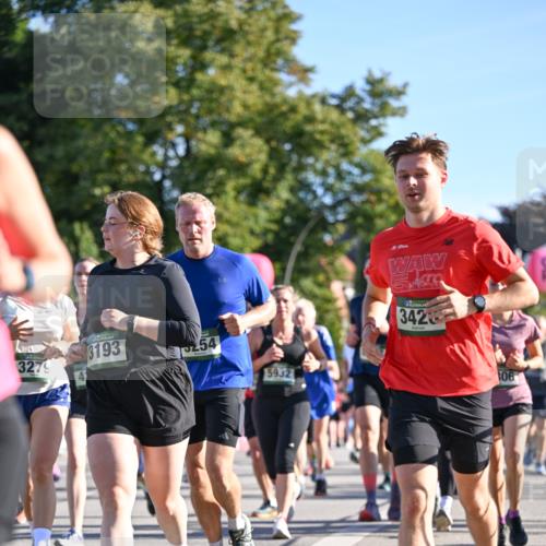 07.09.2025 - BARMER Alsterlauf Dr. Thomas Lammeyer http://msf.ph/oto/8712504 07.09.2025 09:42:17 Laufen 3279, 3193, 54, 5932, 342, 106 meine-sportfotos.de