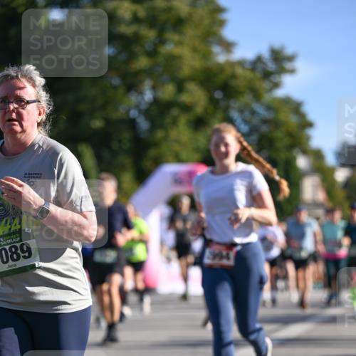 07.09.2025 - BARMER Alsterlauf Dr. Thomas Lammeyer http://msf.ph/oto/8712923 07.09.2025 09:43:28 Laufen 36, 36, 089, 1994 meine-sportfotos.de