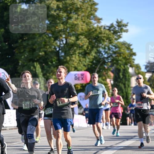 07.09.2025 - BARMER Alsterlauf Dr. Thomas Lammeyer http://msf.ph/oto/8713016 07.09.2025 09:43:45 Laufen 5893, 3274, 3201, 2966 meine-sportfotos.de