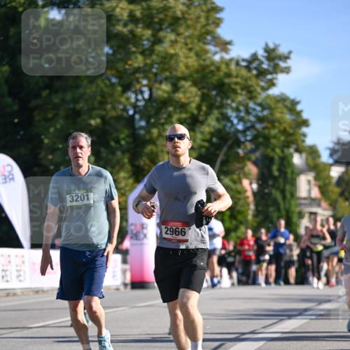 07.09.2025 - BARMER Alsterlauf Dr. Thomas Lammeyer http://msf.ph/oto/8713031 07.09.2025 09:43:47 Laufen 3201, 2966 meine-sportfotos.de