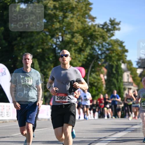 07.09.2025 - BARMER Alsterlauf Dr. Thomas Lammeyer http://msf.ph/oto/8713033 07.09.2025 09:43:47 Laufen 3201, 2966 meine-sportfotos.de