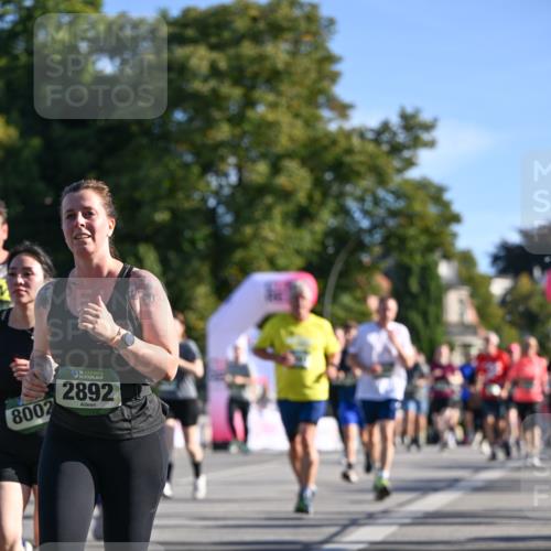 07.09.2025 - BARMER Alsterlauf Dr. Thomas Lammeyer http://msf.ph/oto/8713120 07.09.2025 09:44:06 Laufen 8002, 36, 2892, 54 meine-sportfotos.de