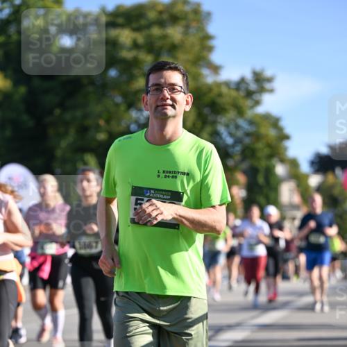 07.09.2025 - BARMER Alsterlauf Dr. Thomas Lammeyer http://msf.ph/oto/8713276 07.09.2025 09:44:31 Laufen 1, 9, 24, 25, 36 meine-sportfotos.de