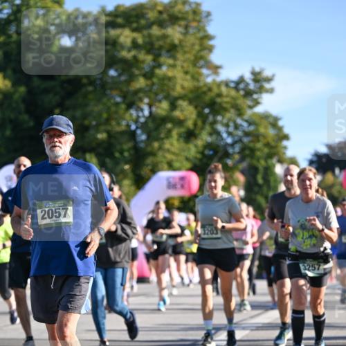 07.09.2025 - BARMER Alsterlauf Dr. Thomas Lammeyer http://msf.ph/oto/8713466 07.09.2025 09:45:02 Laufen 2057, 3257 meine-sportfotos.de