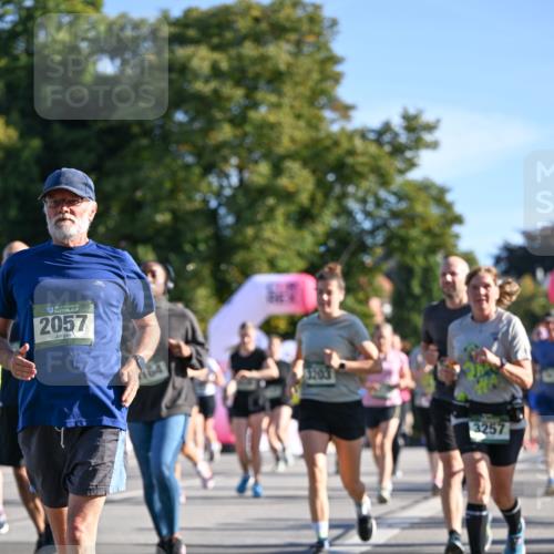 07.09.2025 - BARMER Alsterlauf Dr. Thomas Lammeyer http://msf.ph/oto/8713467 07.09.2025 09:45:03 Laufen 36, 2057, 3203, 3257 meine-sportfotos.de