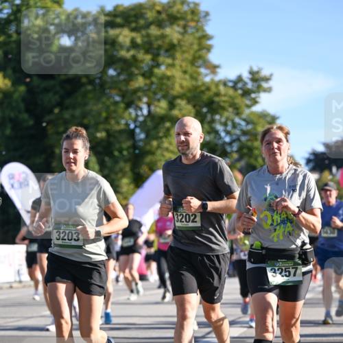 07.09.2025 - BARMER Alsterlauf Dr. Thomas Lammeyer http://msf.ph/oto/8713477 07.09.2025 09:45:04 Laufen 3203, 3202, 136, 3257 meine-sportfotos.de