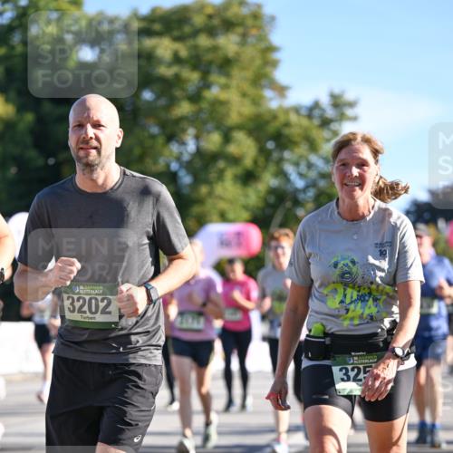 07.09.2025 - BARMER Alsterlauf Dr. Thomas Lammeyer http://msf.ph/oto/8713483 07.09.2025 09:45:05 Laufen 6136, 3202, 36, 3257 meine-sportfotos.de