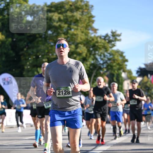 07.09.2025 - BARMER Alsterlauf Dr. Thomas Lammeyer http://msf.ph/oto/8713516 07.09.2025 09:45:11 Laufen 1842, 597, 436, 2128, 2300 meine-sportfotos.de