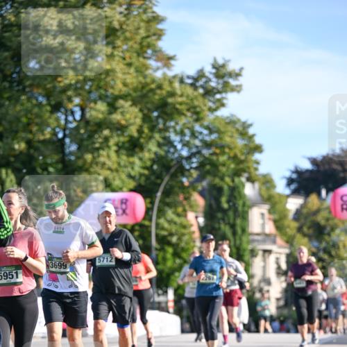 07.09.2025 - BARMER Alsterlauf Dr. Thomas Lammeyer http://msf.ph/oto/8715531 07.09.2025 09:51:05 Laufen 5951, 3699, 5712, 2267 meine-sportfotos.de