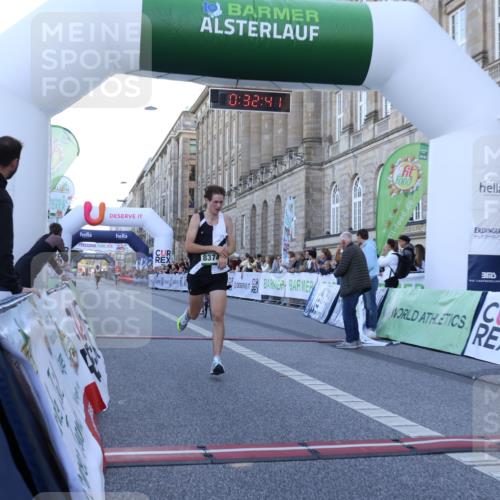 07.09.2025 - BARMER Alsterlauf Strokosch-Dieckow http://msf.ph/oto/8718919 07.09.2025 09:32:39 Ziel 8374 meine-sportfotos.de