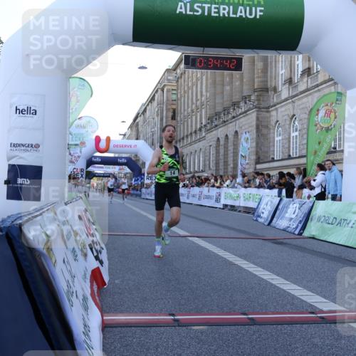 07.09.2025 - BARMER Alsterlauf Strokosch-Dieckow http://msf.ph/oto/8719032 07.09.2025 09:34:41 Ziel 14, 23, 4586, 5396, 5826 meine-sportfotos.de