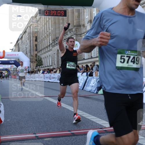 07.09.2025 - BARMER Alsterlauf Strokosch-Dieckow http://msf.ph/oto/8719502 07.09.2025 09:39:07 Ziel 2238, 4040, 5749, 8218 meine-sportfotos.de