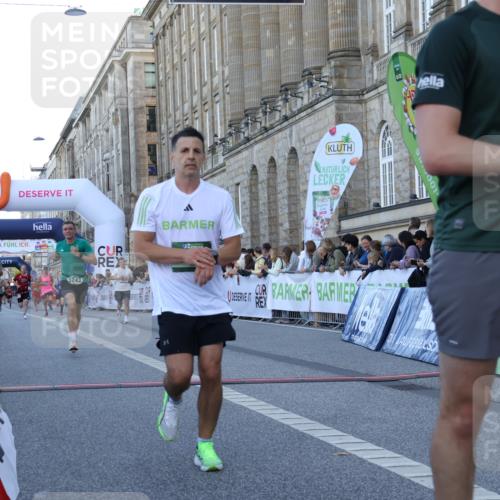 07.09.2025 - BARMER Alsterlauf Strokosch-Dieckow http://msf.ph/oto/8719751 07.09.2025 09:40:51 Ziel 2017, 2358, 2914, 3673, 3979, 4005, 5243, 6040, 8173, 8337 meine-sportfotos.de