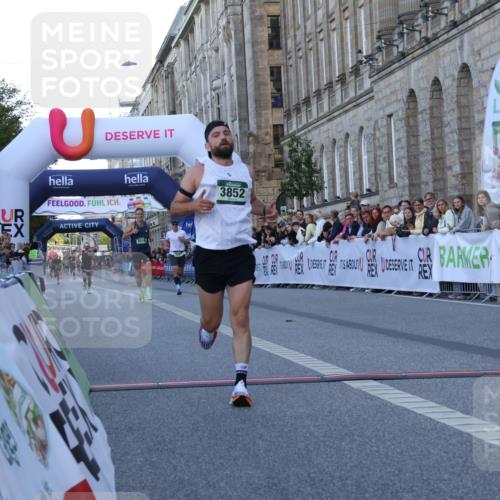 07.09.2025 - BARMER Alsterlauf Strokosch-Dieckow http://msf.ph/oto/8719818 07.09.2025 09:41:22 Ziel 3097, 3516, 3852, 8232 meine-sportfotos.de