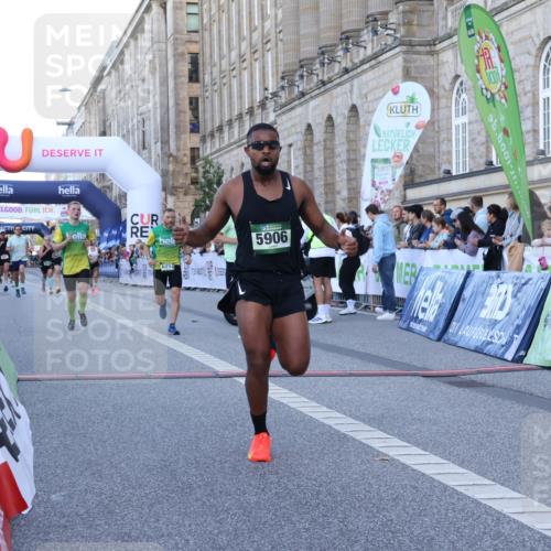 07.09.2025 - BARMER Alsterlauf Strokosch-Dieckow http://msf.ph/oto/8719990 07.09.2025 09:43:02 Ziel 2111, 2231, 3079, 4303, 5118, 5213, 5356, 5906, 6253, 6297, 8265, 8408 meine-sportfotos.de