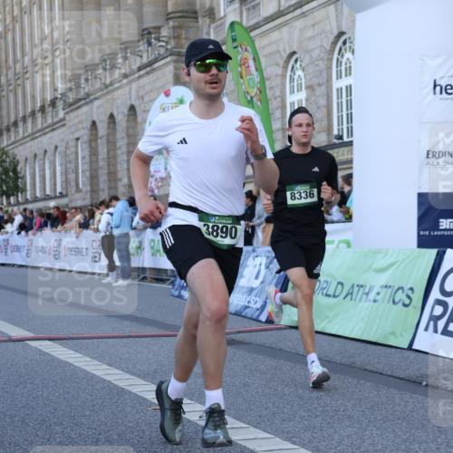 07.09.2025 - BARMER Alsterlauf Strokosch-Dieckow http://msf.ph/oto/8720051 07.09.2025 09:43:37 Ziel 2059, 3890, 4050, 5382, 8336 meine-sportfotos.de