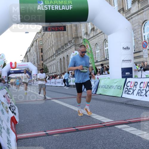 07.09.2025 - BARMER Alsterlauf Strokosch-Dieckow http://msf.ph/oto/8720070 07.09.2025 09:43:47 Ziel 2400, 3814, 5382, 5389, 5714, 8006 meine-sportfotos.de