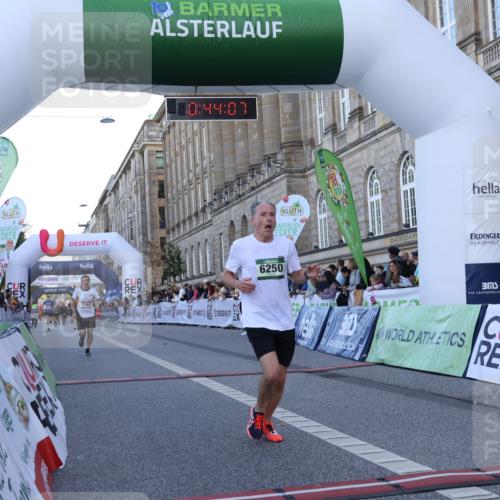 07.09.2025 - BARMER Alsterlauf Strokosch-Dieckow http://msf.ph/oto/8720115 07.09.2025 09:44:06 Ziel 4022, 5264, 6178, 6250, 6255, 8040 meine-sportfotos.de
