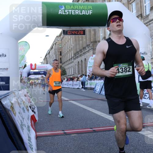 07.09.2025 - BARMER Alsterlauf Strokosch-Dieckow http://msf.ph/oto/8720178 07.09.2025 09:44:26 Ziel 2339, 2618, 2826, 3596, 4382, 4472, 4849, 4949, 5034, 5227, 5751, 5862, 6108 meine-sportfotos.de