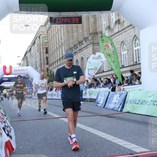 07.09.2025 - BARMER Alsterlauf Strokosch-Dieckow http://msf.ph/oto/8720208 07.09.2025 09:44:38 Ziel 2411, 2785, 3458, 3638, 4896, 5983, 6120, 6193, 8154 meine-sportfotos.de