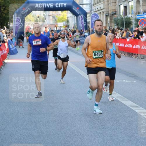 07.09.2025 - BARMER Alsterlauf Strokosch-Dieckow http://msf.ph/oto/8725727 07.09.2025 09:45:00 Ziel 2072, 2745, 2869, 3627, 3877, 4030, 4076, 4228, 4391, 4569, 4575, 4825, 4885, 4974, 5773, 6163, 8015, 8163, 8255, 8442 meine-sportfotos.de