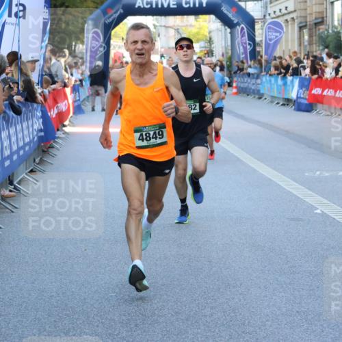 07.09.2025 - BARMER Alsterlauf Strokosch-Dieckow http://msf.ph/oto/8725971 07.09.2025 09:44:10 Ziel 2212, 2340, 2561, 2742, 2785, 3230, 3638, 4543, 4599, 4896, 5500, 5983, 6116, 6120, 6204 meine-sportfotos.de