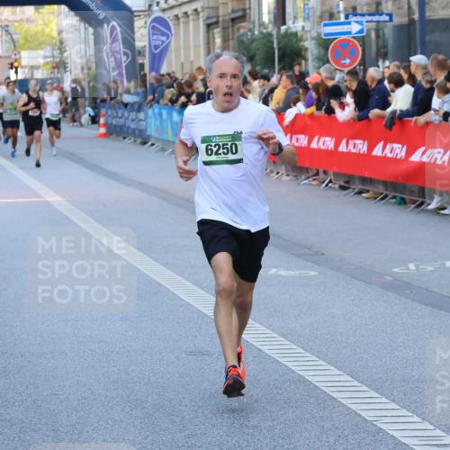 07.09.2025 - BARMER Alsterlauf Strokosch-Dieckow http://msf.ph/oto/8726054 07.09.2025 09:43:51 Ziel 2411, 2618, 2699, 2826, 3458, 3596, 4382, 4472, 4849, 4949, 5034, 5227, 5751, 5862, 6108, 6120, 6193, 8154 meine-sportfotos.de