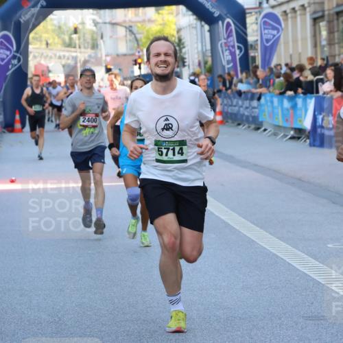 07.09.2025 - BARMER Alsterlauf Strokosch-Dieckow http://msf.ph/oto/8726109 07.09.2025 09:43:35 Ziel 2339, 2409, 2618, 2699, 2826, 3480, 4382, 4849, 4949, 5264, 5862, 6020, 6051, 6178, 6255, 8040, 8113, 8364 meine-sportfotos.de