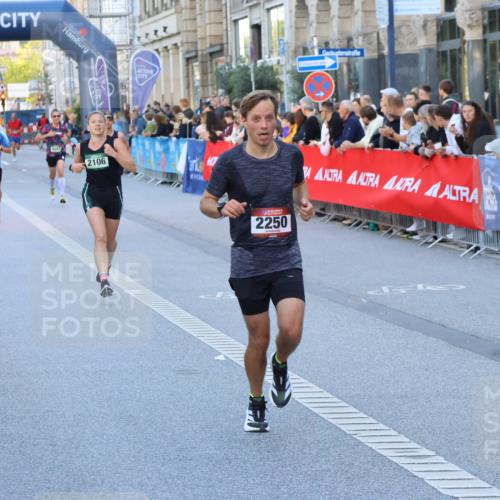 07.09.2025 - BARMER Alsterlauf Strokosch-Dieckow http://msf.ph/oto/8726445 07.09.2025 09:41:55 Ziel 3690, 3924, 5120, 5763, 8025, 8389 meine-sportfotos.de