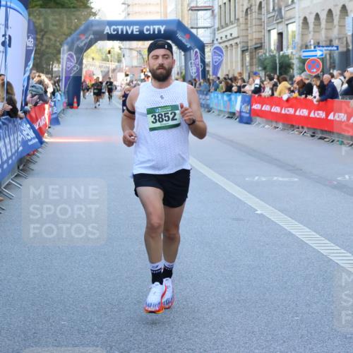 07.09.2025 - BARMER Alsterlauf Strokosch-Dieckow http://msf.ph/oto/8726586 07.09.2025 09:41:09 Ziel 2098, 2694, 3517, 3597, 3906, 4632, 5161, 5476, 5716, 5878, 6125, 8375, 8499 meine-sportfotos.de