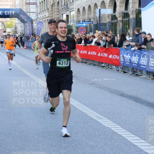 07.09.2025 - BARMER Alsterlauf Strokosch-Dieckow http://msf.ph/oto/8726934 07.09.2025 09:38:21 Ziel 2613, 3717, 4040, 4444, 4763, 5189, 5274, 5393, 5394, 5458, 5546, 5749 meine-sportfotos.de