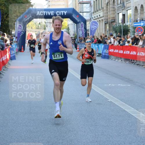 07.09.2025 - BARMER Alsterlauf Strokosch-Dieckow http://msf.ph/oto/8726979 07.09.2025 09:37:21 Ziel 2704, 3118, 4782, 4855, 5976 meine-sportfotos.de