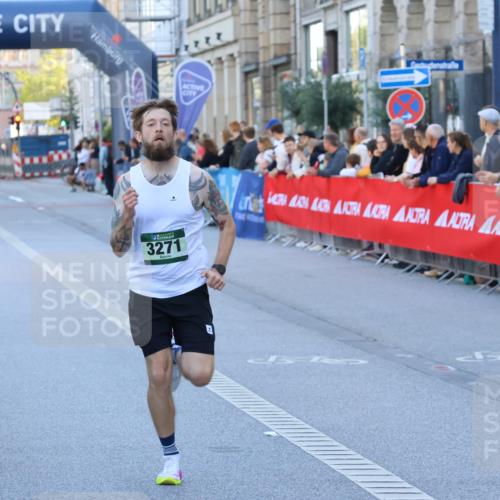 07.09.2025 - BARMER Alsterlauf Strokosch-Dieckow http://msf.ph/oto/8726986 07.09.2025 09:37:13 Ziel 2704, 4782, 4855, 8077, 8221 meine-sportfotos.de