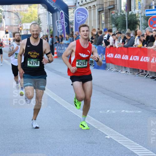 07.09.2025 - BARMER Alsterlauf Strokosch-Dieckow http://msf.ph/oto/8726989 07.09.2025 09:37:10 Ziel 8077, 8221 meine-sportfotos.de